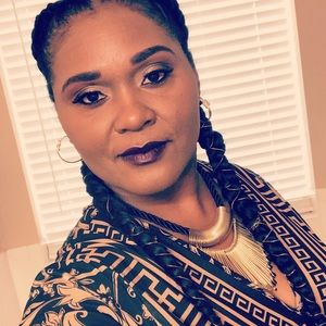 Meet your Posher, Catina